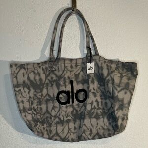 NWT ALO yoga gray tie-dye canvas tote shopper bag Athletic Athlesiure Beach Yoga